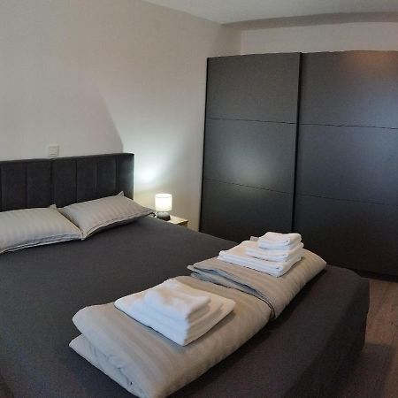 Apartment Luka Pula Luaran gambar