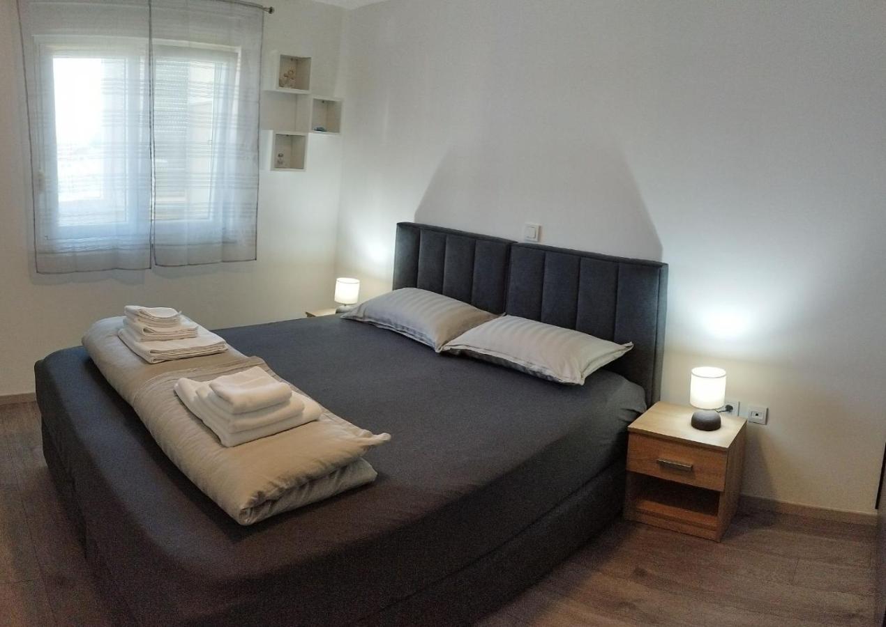 Apartment Luka Pula Luaran gambar
