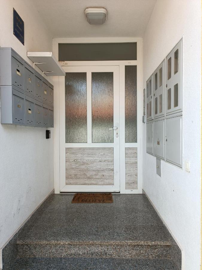 Apartment Luka Pula Luaran gambar
