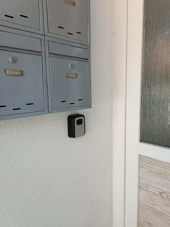 Apartment Luka Pula Luaran gambar