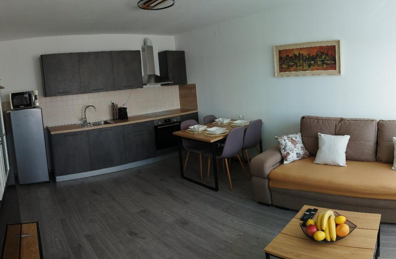 Apartment Luka Pula Luaran gambar