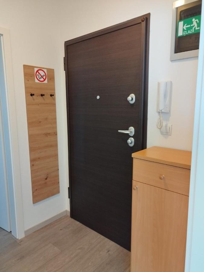 Apartment Luka Pula Luaran gambar