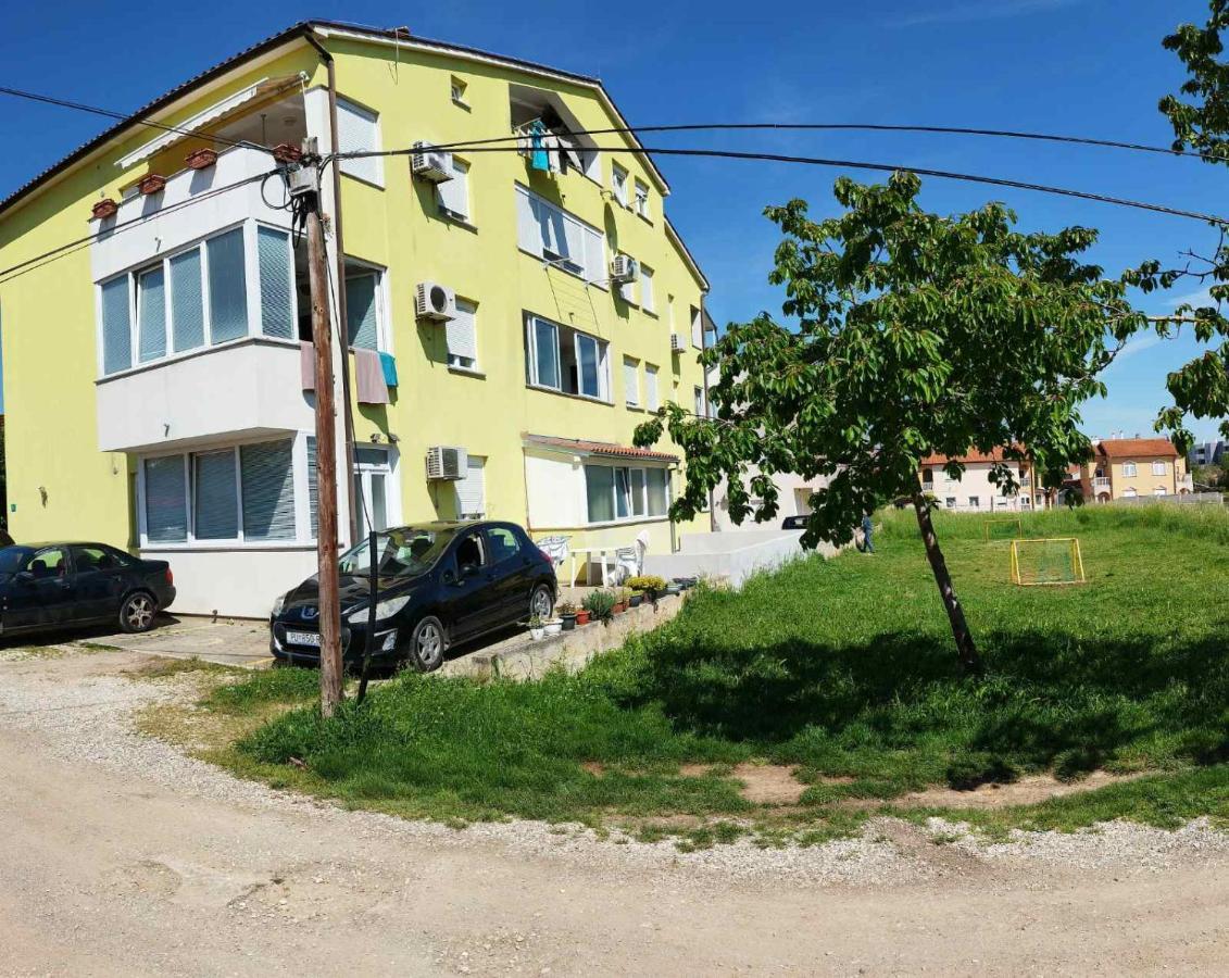 Apartment Luka Pula Luaran gambar