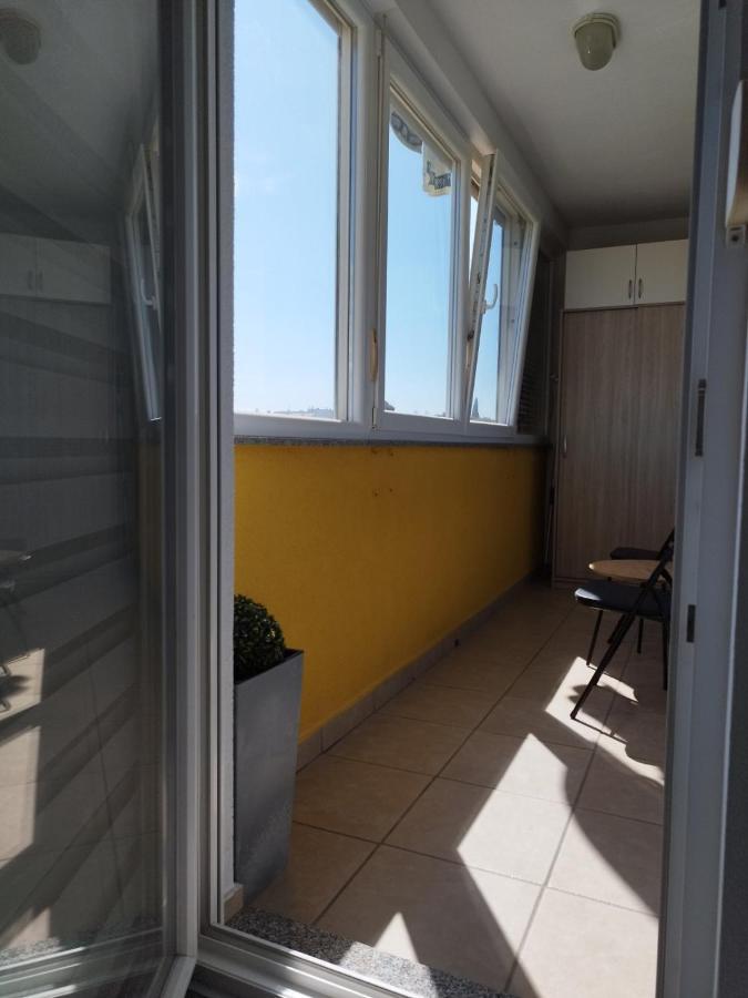 Apartment Luka Pula Luaran gambar