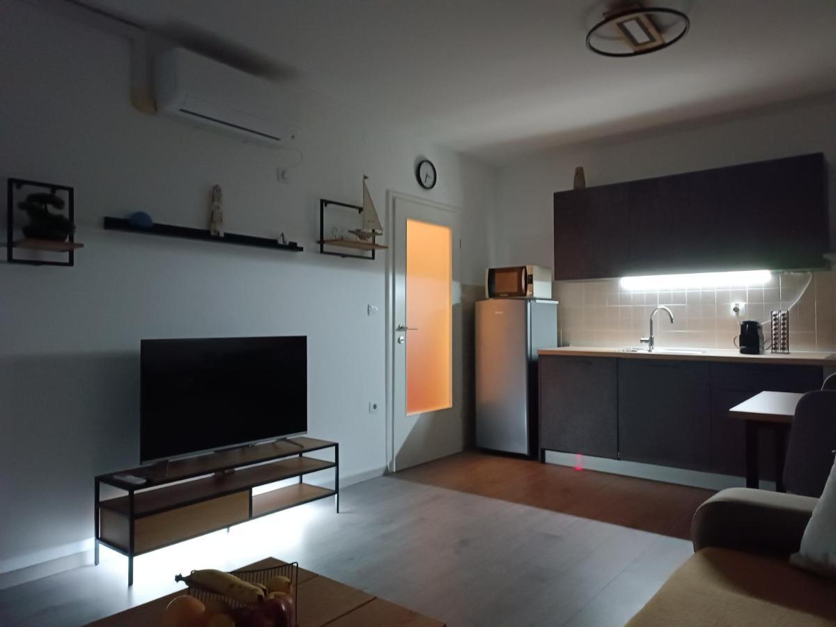 Apartment Luka Pula Luaran gambar