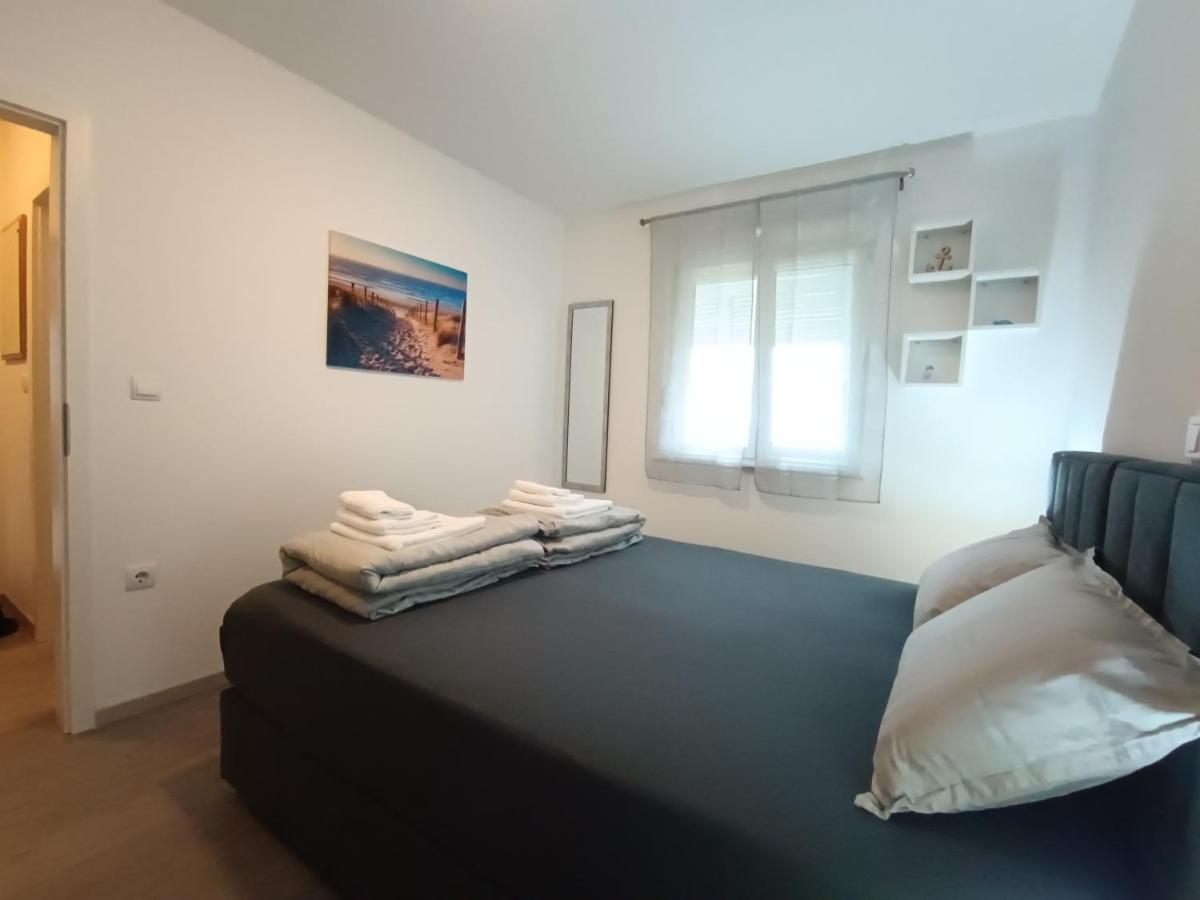 Apartment Luka Pula Luaran gambar