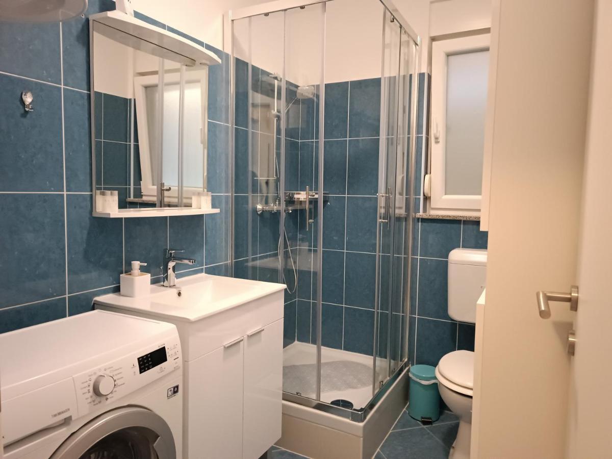 Apartment Luka Pula Luaran gambar